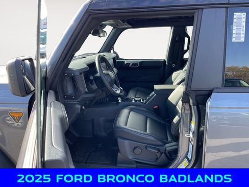 New 2025 Ford Bronco Badlands w/ Black Appearance Package AWD/4WD image 9