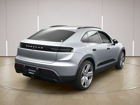 Certified 2025 Porsche Macan 4S Electric AWD/4WD image 25