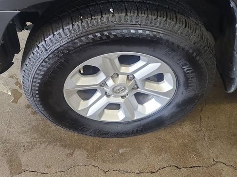 Used 2019 Toyota 4Runner SR5 AWD/4WD image 4