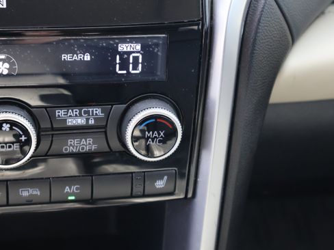 Used 2022 Subaru Ascent Limited w/ Technology Package image 30