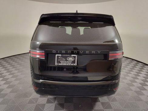 Used 2025 Land Rover Discovery Dynamic SE image 8