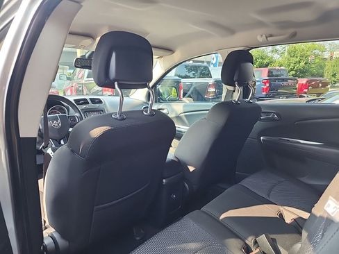 Used 2020 Dodge Journey SE FWD image 29