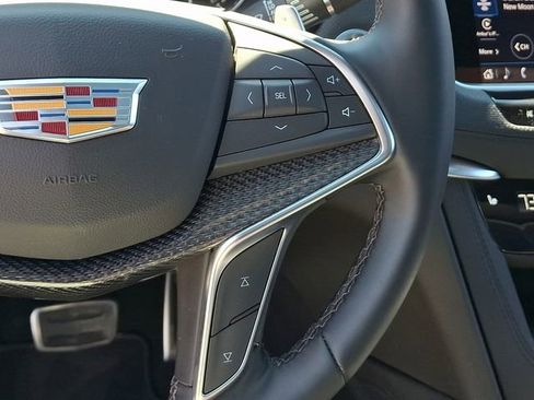 Certified 2025 Cadillac XT5 Sportv image 22