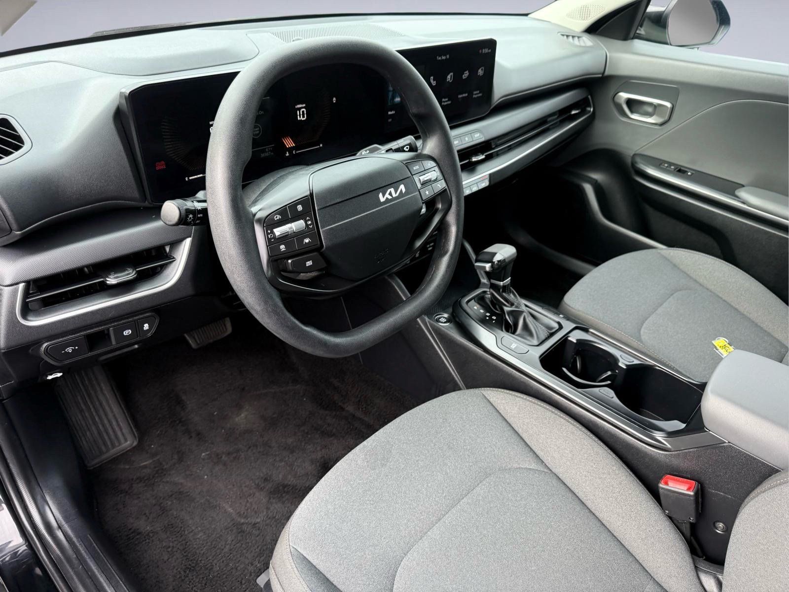 Used 2025 Kia K4 FWD image 12