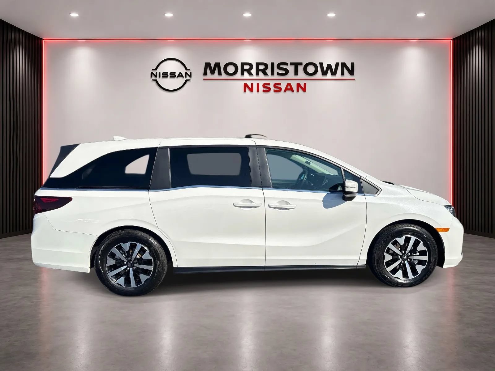 Used 2025 Honda Odyssey EX-L image 2
