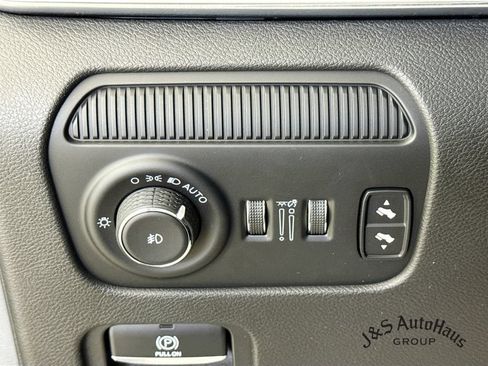 Used 2023 Jeep Wagoneer Series II AWD/4WD image 10