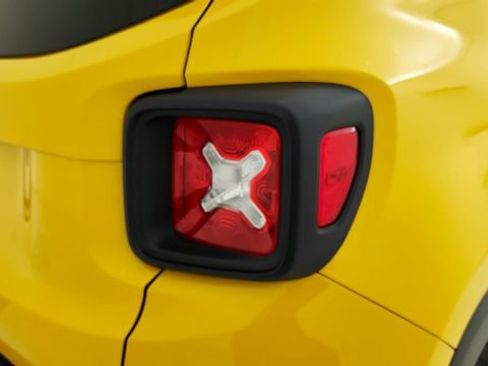 Used 2023 Jeep Renegade Latitude AWD/4WD image 11