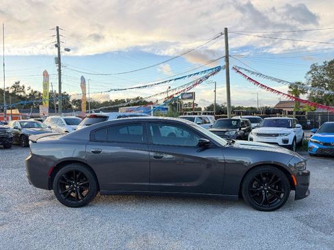 Used 2017 Dodge Charger SXT w/ Blacktop Package RWD image 4
