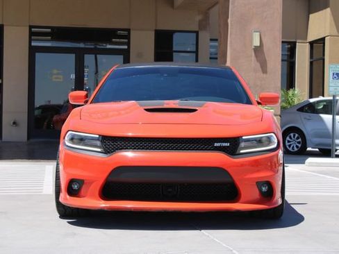 Used 2017 Dodge Charger R/T RWD image 2