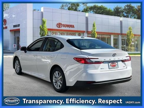 Used 2025 Toyota Camry LE image 6