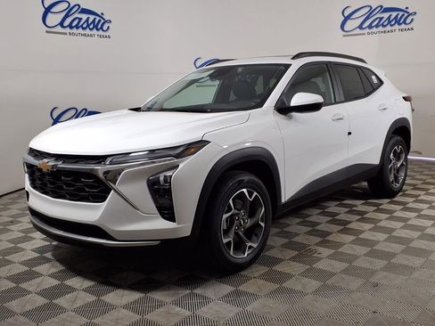 New 2026 Chevrolet Trax LT w/ Sunroof Package FWD image 9