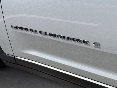 New 2025 Jeep Grand Cherokee L Limited w/ Black Appearance Package image 12