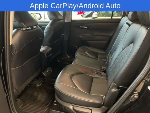Used 2023 Toyota Highlander L image 11