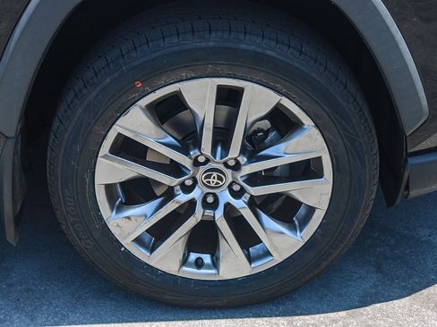Used 2021 Toyota RAV4 XLE Premium FWD image 17
