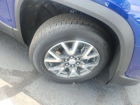 Used 2023 GMC Acadia SLE w/ Driver Convenience Package image 3