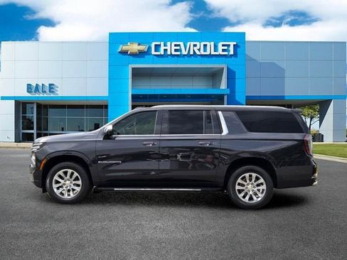Used 2025 Chevrolet Suburban Premier AWD/4WD image 6