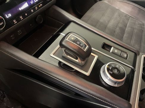 Used 2024 Mitsubishi Outlander SE image 32