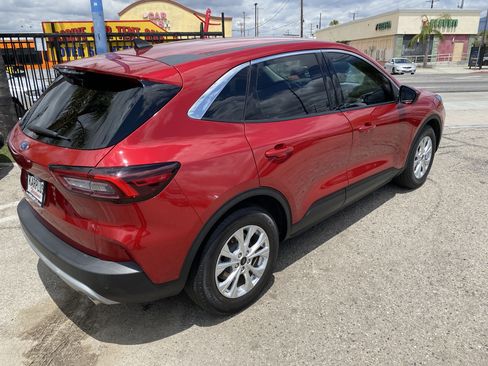 Used 2023 Ford Escape Active w/ Tech Pack #2 FWD image 6