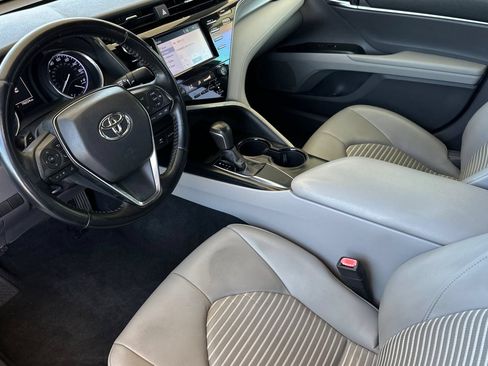 Used 2019 Toyota Camry SE w/ Carpet Mat Package FWD image 9
