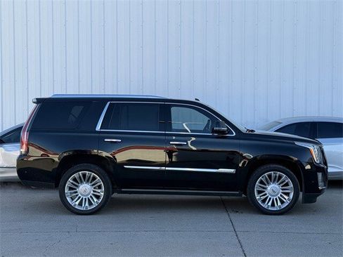 Used 2020 Cadillac Escalade Platinum image 3
