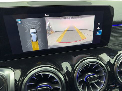 Used 2023 Mercedes-Benz EQB 300 4MATIC image 60