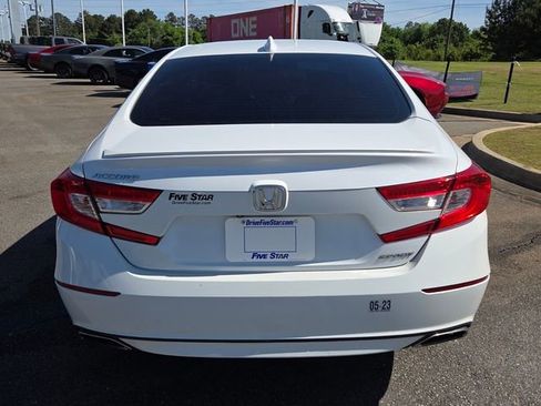 Used 2018 Honda Accord Sport image 11