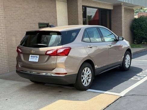 Used 2018 Chevrolet Equinox LS FWD image 3