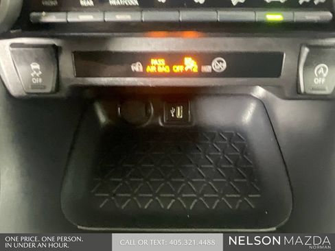 Used 2025 Toyota RAV4 XLE FWD image 37