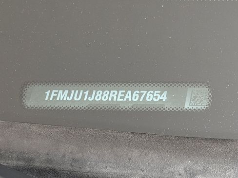 Used 2024 Ford Expedition XLT AWD/4WD image 24