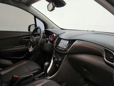 Used 2019 Chevrolet Trax LT w/ LT Convenience Package AWD/4WD image 34