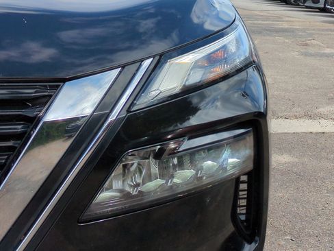 Used 2023 Nissan Rogue S image 10