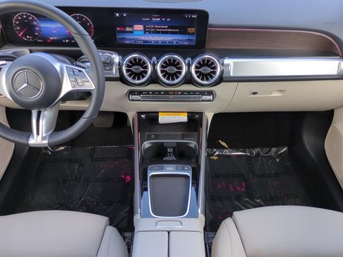 Used 2026 Mercedes-Benz GLB 250 w/ Exclusive Package image 15