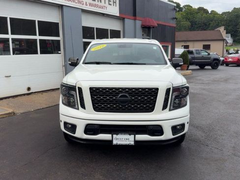 Used 2018 Nissan Titan SV w/ SV Convenience Package AWD/4WD image 3