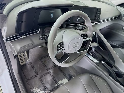 Certified 2025 Hyundai Elantra Sport FWD image 17