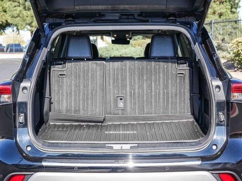 Used 2023 Toyota Highlander Platinum FWD image 31