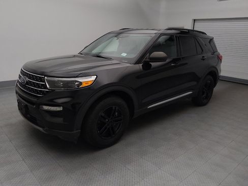 Used 2020 Ford Explorer XLT w/ Equipment Group 202A AWD/4WD image 2