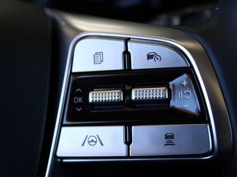 Used 2024 Kia Telluride EX image 16