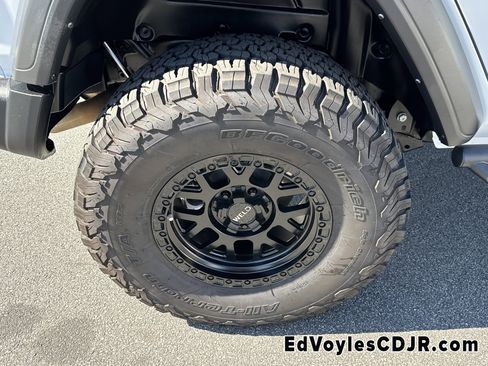 Used 2023 Jeep Wrangler Sport S image 21