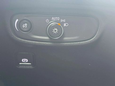 Used 2020 GMC Terrain SLE image 33