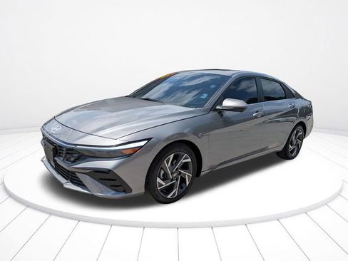 Used 2024 Hyundai Elantra Limited FWD image 8