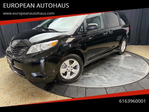 Used 2011 Toyota Sienna image 1