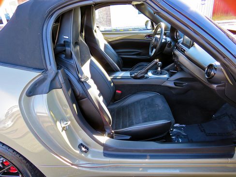 Used 2023 MAZDA MX-5 Miata Club w/ Brembo/BBS Recaro Package image 20