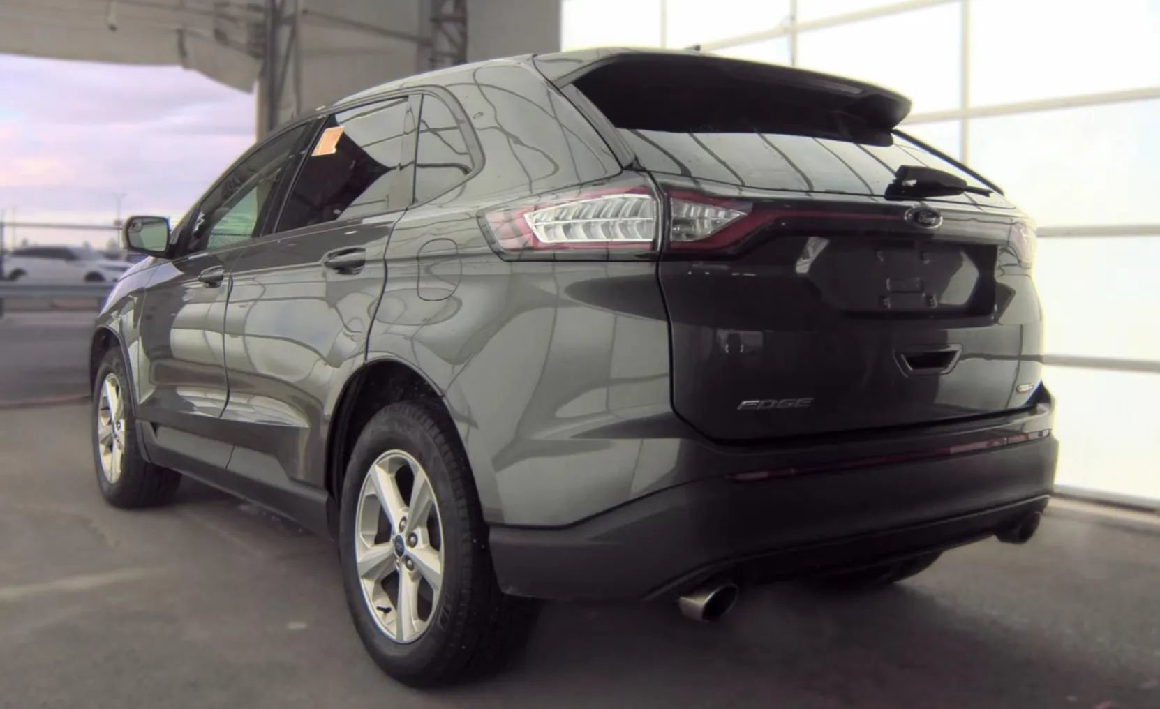 Used 2017 Ford Edge SE AWD/4WD image 4