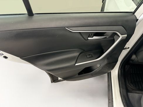Used 2019 Toyota RAV4 XLE AWD/4WD image 27
