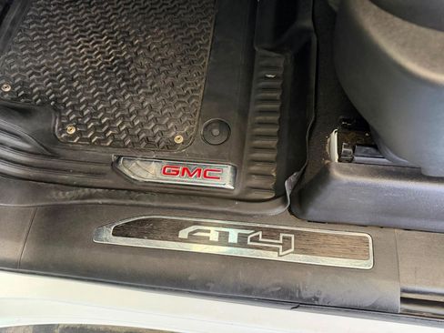 Used 2021 GMC Sierra 1500 AT4 w/ AT4 Premium Package AWD/4WD image 15