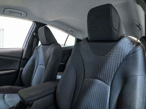 Used 2017 Toyota Prius Three image 14