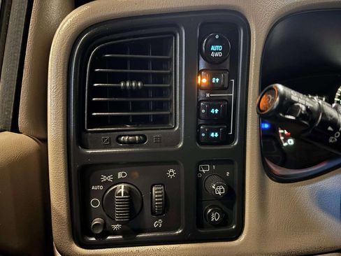 Used 2005 Chevrolet Tahoe Z71 w/ Preferred Equipment Group AWD/4WD image 43