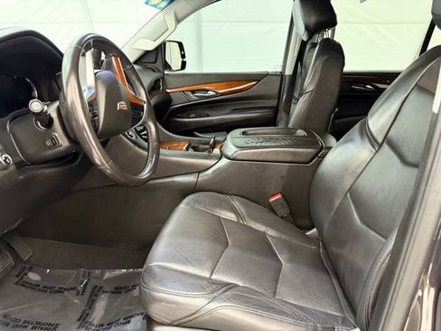 Used 2018 Cadillac Escalade Premium Luxury image 13