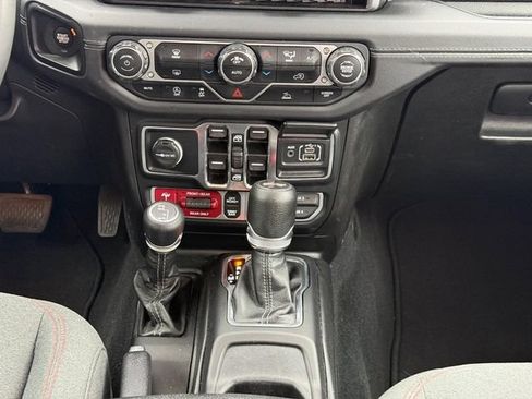 Used 2024 Jeep Wrangler Unlimited Rubicon AWD/4WD image 20