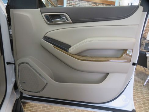 Used 2017 GMC Yukon Denali w/ Enhanced Security Package image 25